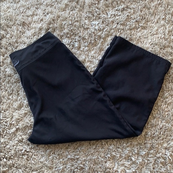 PATAGONIA Pataloha Black Capris - Picture 2 of 11